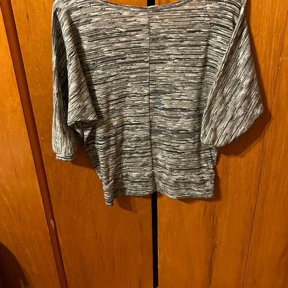 Suzy Shier sweater size M - Picture 2 of 2